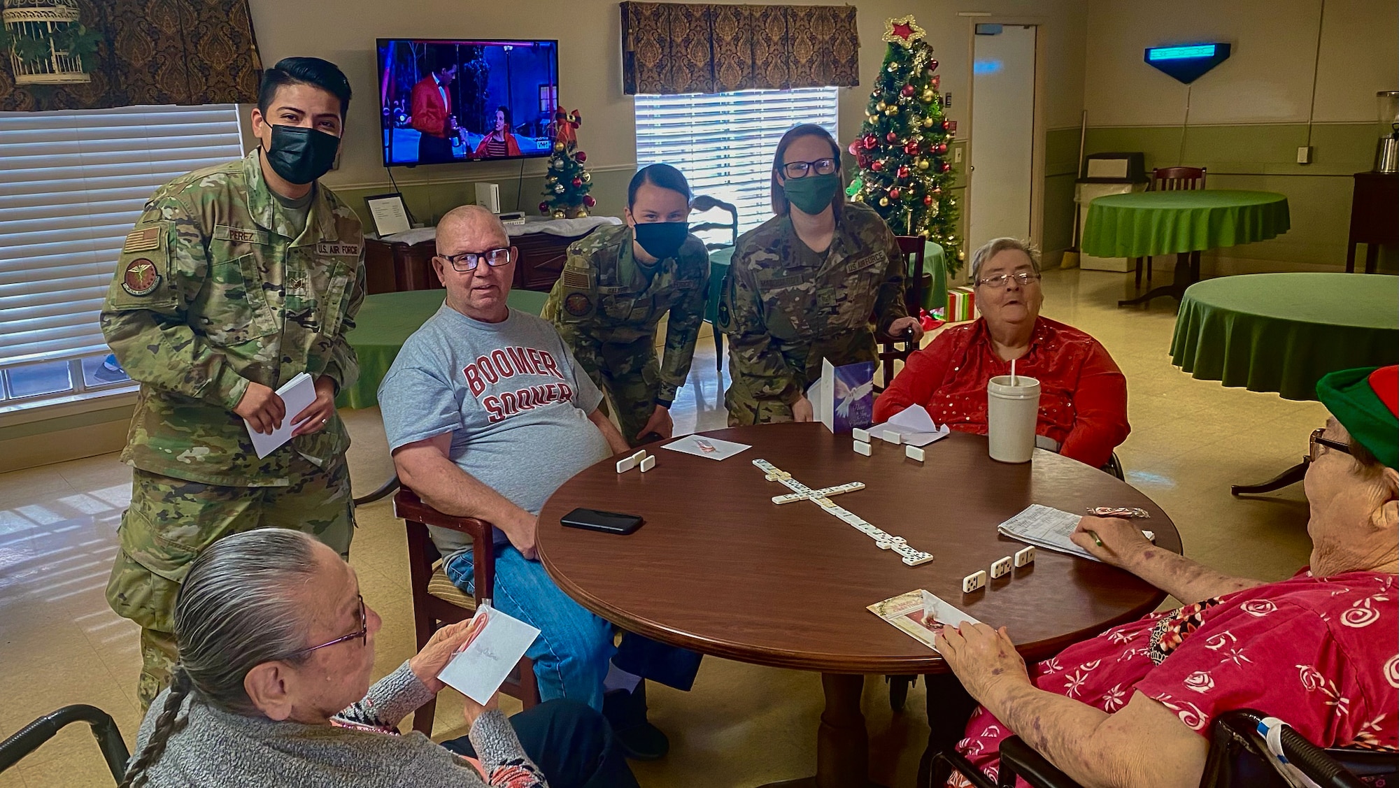 Sheppard Airmen spread holiday cheer