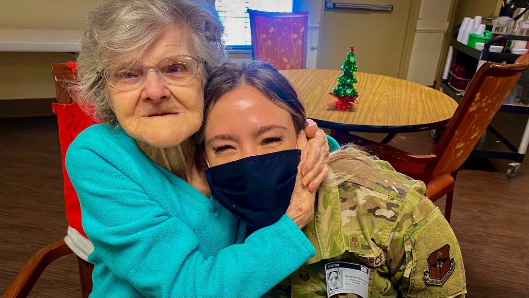 Sheppard Airmen spread holiday cheer