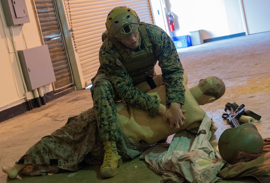 How to save a life: Marines learn casualty care > United States Marine ...