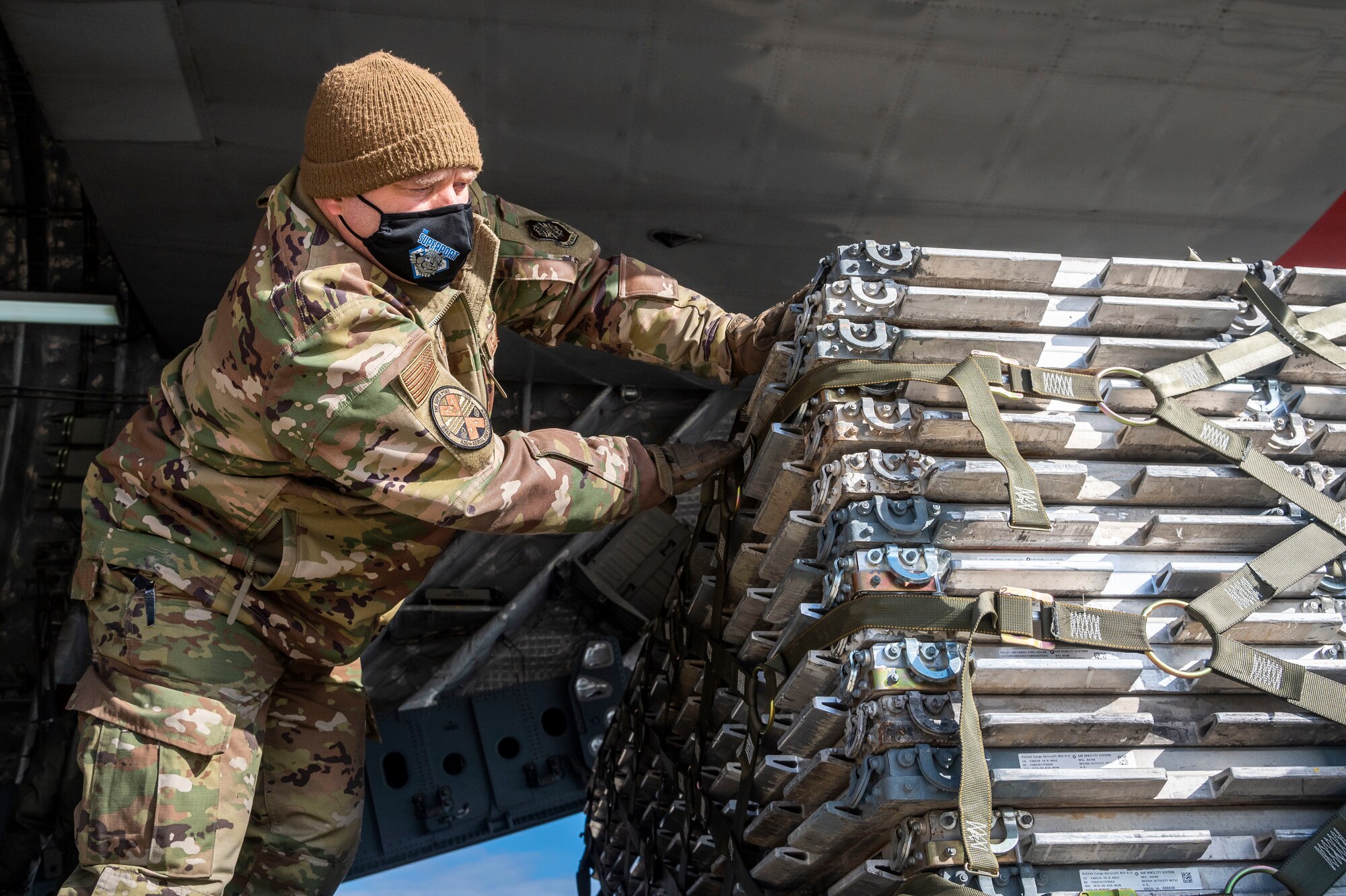 Tech. Sgt. Ryan Price, 436th Aerial Port Squadron ramp operations shift supervisor, unloads cargo from a Kuwait air force C-17 Globemaster III at Dover Air Force Base, Delaware, Jan. 22, 2021. The U.S. strongly supports Kuwait’s sovereignty, security and independence as well as its multilateral diplomatic efforts to build greater cooperation in the region. Due to its strategic geographic location, Dover AFB supports approximately $3.5 billion worth of foreign military sales operations annually. (U.S. Air Force photo by Senior Airman Christopher Quail)