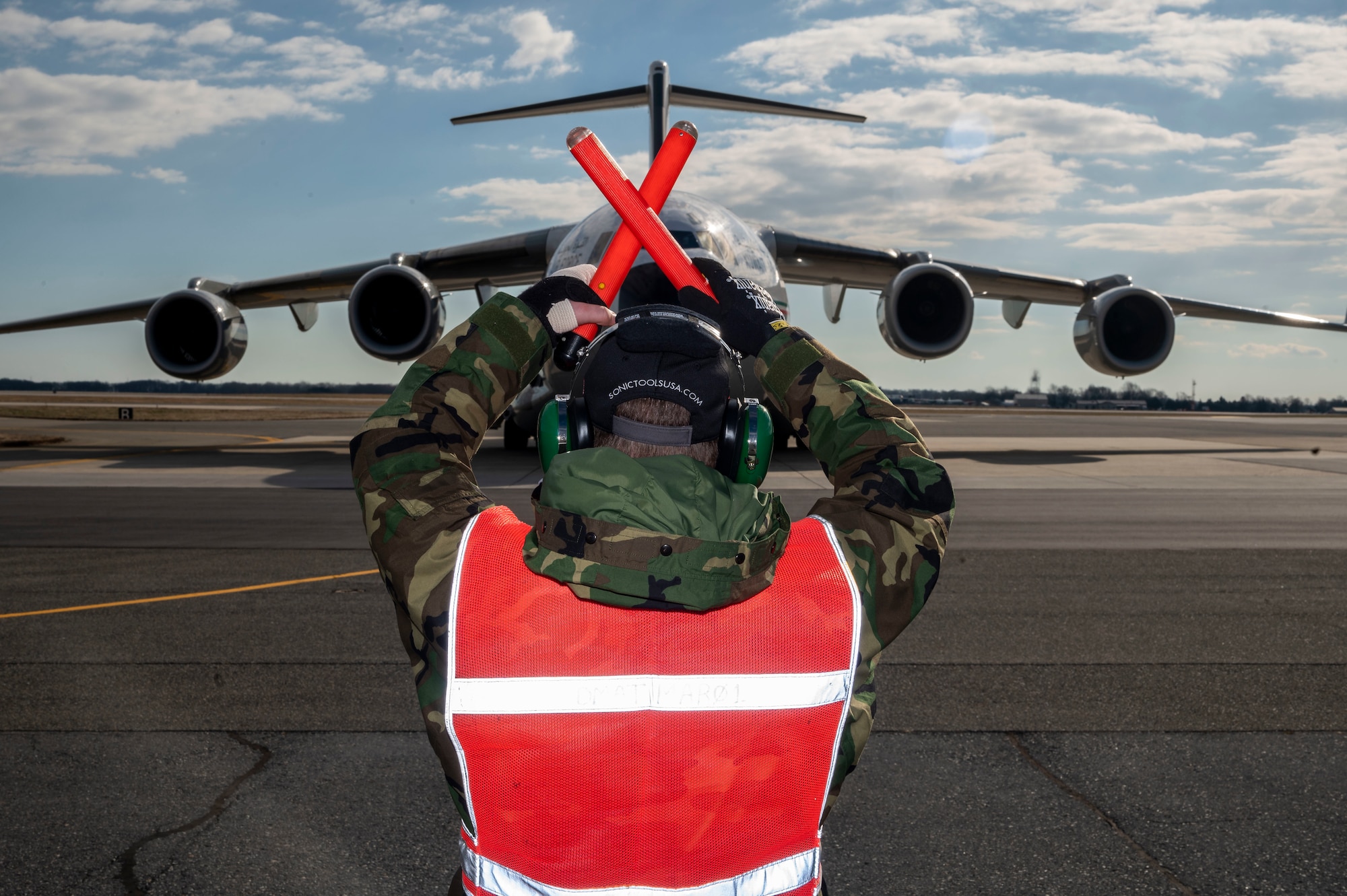 A member of the 436th Aircraft Maintenance Squadron marshals a Kuwait air force C-17 Globemaster III at Dover Air Force Base, Delaware, Jan. 22, 2021. This year, the U.S. and Kuwait celebrate the 30th anniversary of Operation Desert Storm, which serves as a key milestone in U.S.-Kuwaiti cooperation and helped cement Kuwait’s role as a regional leader in the promotion of peace and security. Due to its strategic geographic location, Dover AFB supports approximately $3.5 billion worth of foreign military sales operations annually. (U.S. Air Force photo by Senior Airman Christopher Quail)