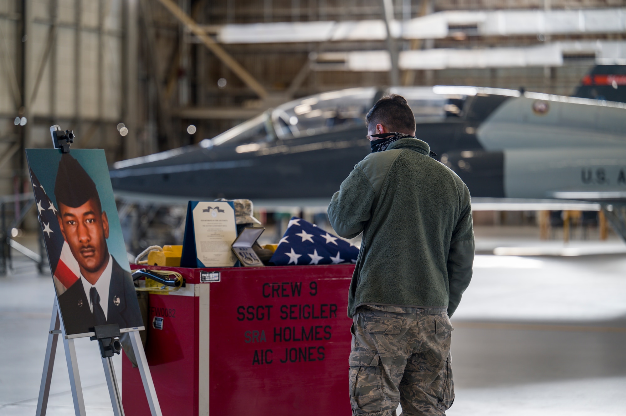 An Airman from 412th Maintenance Squadron bids farewell to Senior Airman Robert Holmes, Jr., at Edwards Air Force Base, California, Jan. 29. Holmes was assigned to the 416th Aircraft Maintenance Unit Weapons Section, where he worked as a weapons load crew team member on a fleet of 25 F-16 Fighting Falcons. Holmes was awarded Air Force Achievement Medal posthumously. (Air Force photo by Giancarlo Casem)