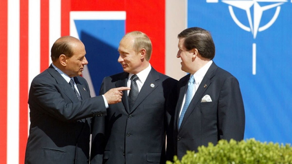 405890 03: (L to R) Italian Prime Minister Silvio Berlusconi, Russian President Vladimir Putin and NATO Secretary General George Robertson talk before the start of the Russia-NATO summit May 28, 2002 in Mario de Bernardi outside of Rome, Italy. In a sweeping reversal of cold war policy, NATO formally accepted Russia as a junior partner at the summit. (Photo by Konstantin Zavrazhin/Getty Images)