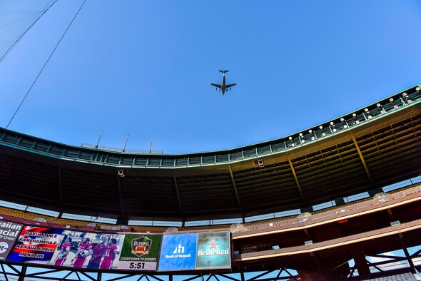 A U.S. Air Force C-17 Globemaster III from the 535th Airlift Squadron flies over the 2021 Hula Bowl in Honolulu, Hawaii, Jan. 31, 2021. The C-17 Globemaster III is capable of rapid strategic delivery of troops and all types of cargo to main operating bases or directly to forward bases in the deployment area. (U.S. Air Force photo by Tech. Sgt. Anthony Nelson Jr.)