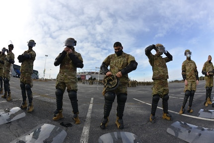 New Hampshire guardsmen conduct civil disturbance training in the FedExField parking lot Jan. 18, 2021, in Landover, Md.