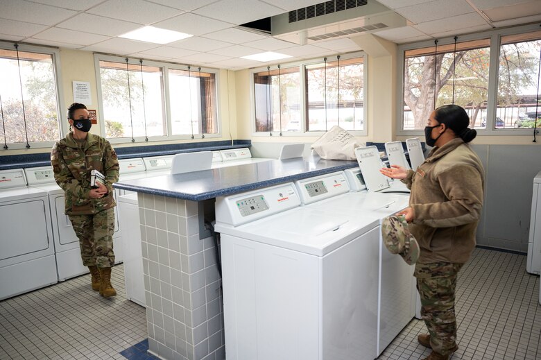 19th AF Command Chief immersion with Laughlin Airmen > Air Education