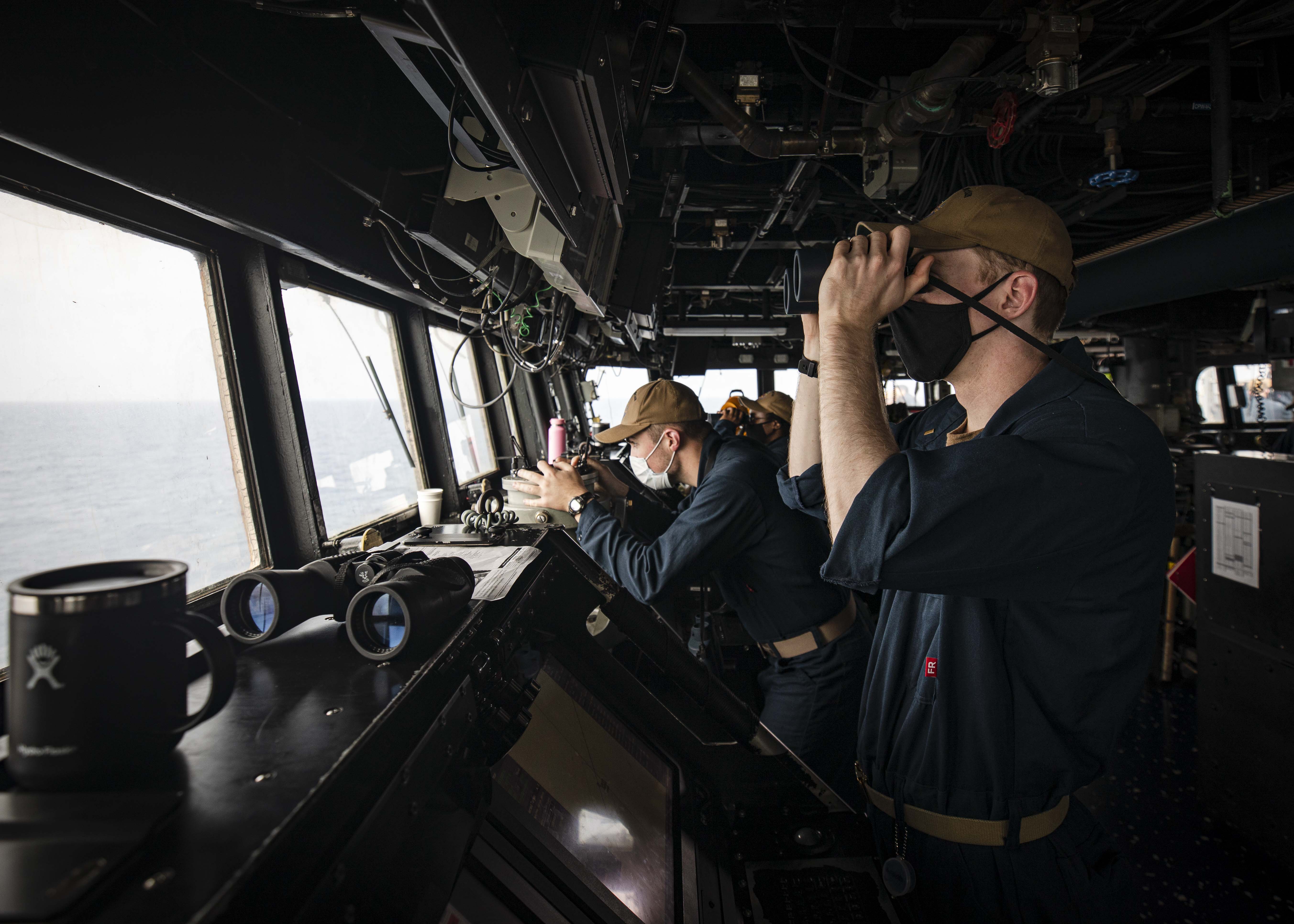7th Fleet Destroyer conducts Freedom of Navigation Operation in South