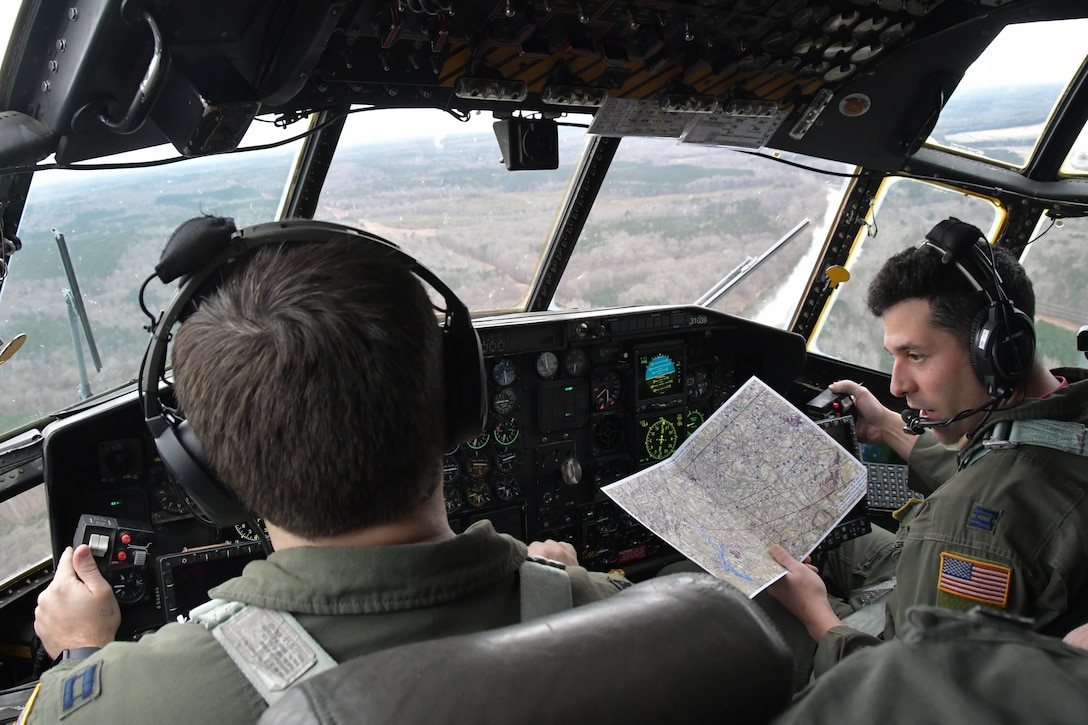 94th Airlift Wing Assists in U.S. Army Reserve Paratrooper Exercise