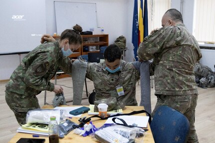 U.S. Army Civil Affairs, Medics Teach Combat Lifesaver Course to Romanian Land Forces