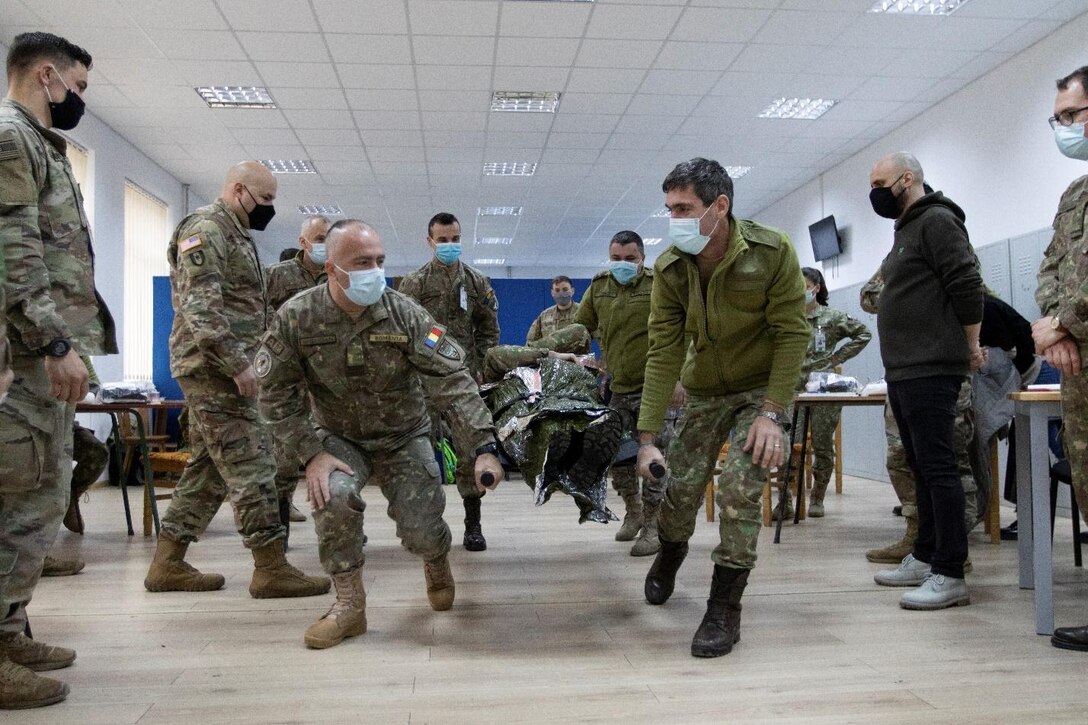 U.S. Army Civil Affairs, Medics Teach Combat Lifesaver Course to Romanian Land Forces