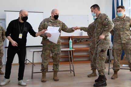 U.S. Army Civil Affairs, Medics Teach Combat Lifesaver Course to Romanian Land Forces