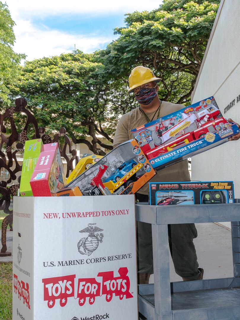 The PHNSY & IMF workforce participated in the U.S. Marine Corps Reserve’s Toys for Tots campaign for the first time this year. The shipyard-wide effort gathered more than 1,000 toys to support the Navy League of the United States Honolulu Council’s effort in lieu of its annual Toys for Tots golf tournament that was suspended due to COVID-19.