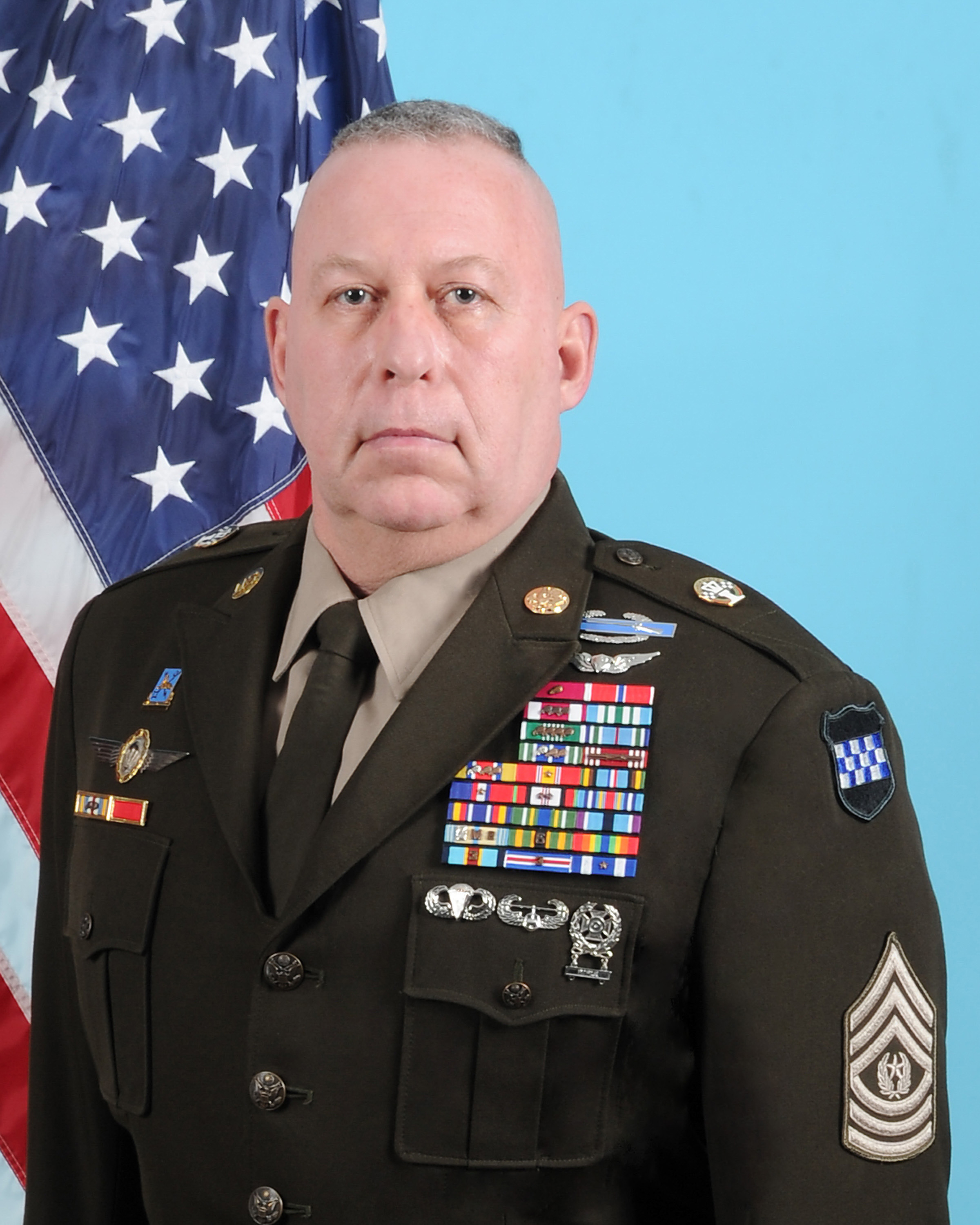 ミリタリー Walking U.S Army Sergeant Sentinel Honors The Unknowns With Final Walk Before