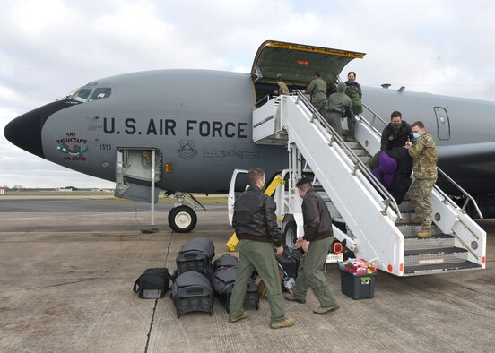 Leadership and Airmen from the 100th Operations Group unload a KC-135 Stratotanker aircraft as they prepare to welcome home Bloody Hundredth Airmen returning from a deployment supporting U.S. Central Command Feb. 1, 2021, at Royal Air Force Mildenhall, England. Airmen from the 100th Air Refueling Wing supported Department of Defense assets involved in Operation Octave Quartz, which involved the relocation of U.S. forces in Somalia. (U.S. Air Force photo by Karen Abeyasekere)