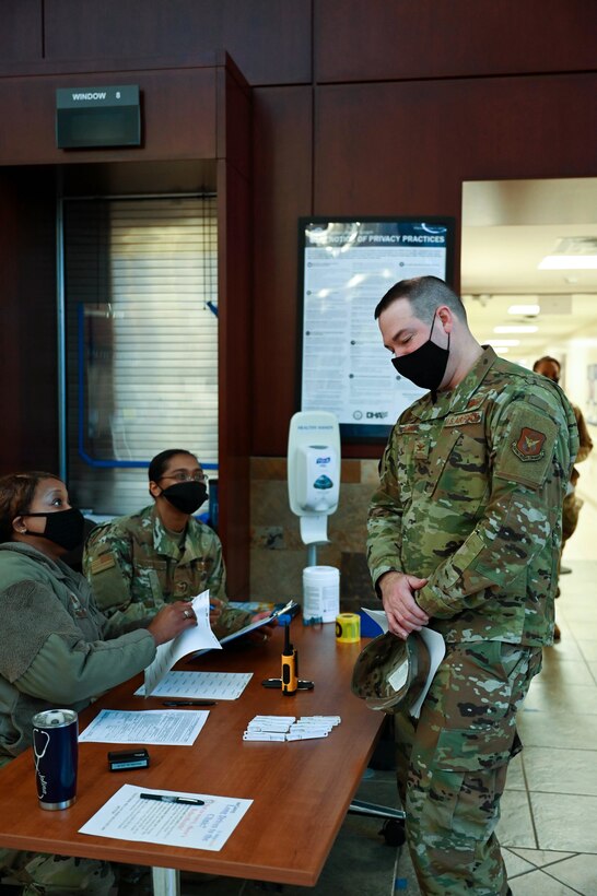 Airmen receive COVID-19 vaccine