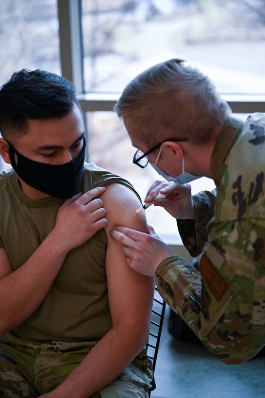 Airmen receive COVID-19 vaccine