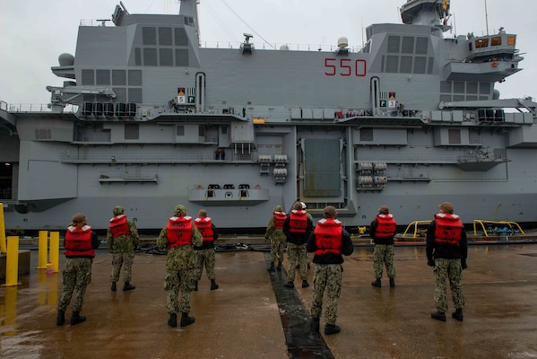 The Italian navy aircraft carrier ITS Cavour (CVH 550) arrives at Naval Station Norfolk.