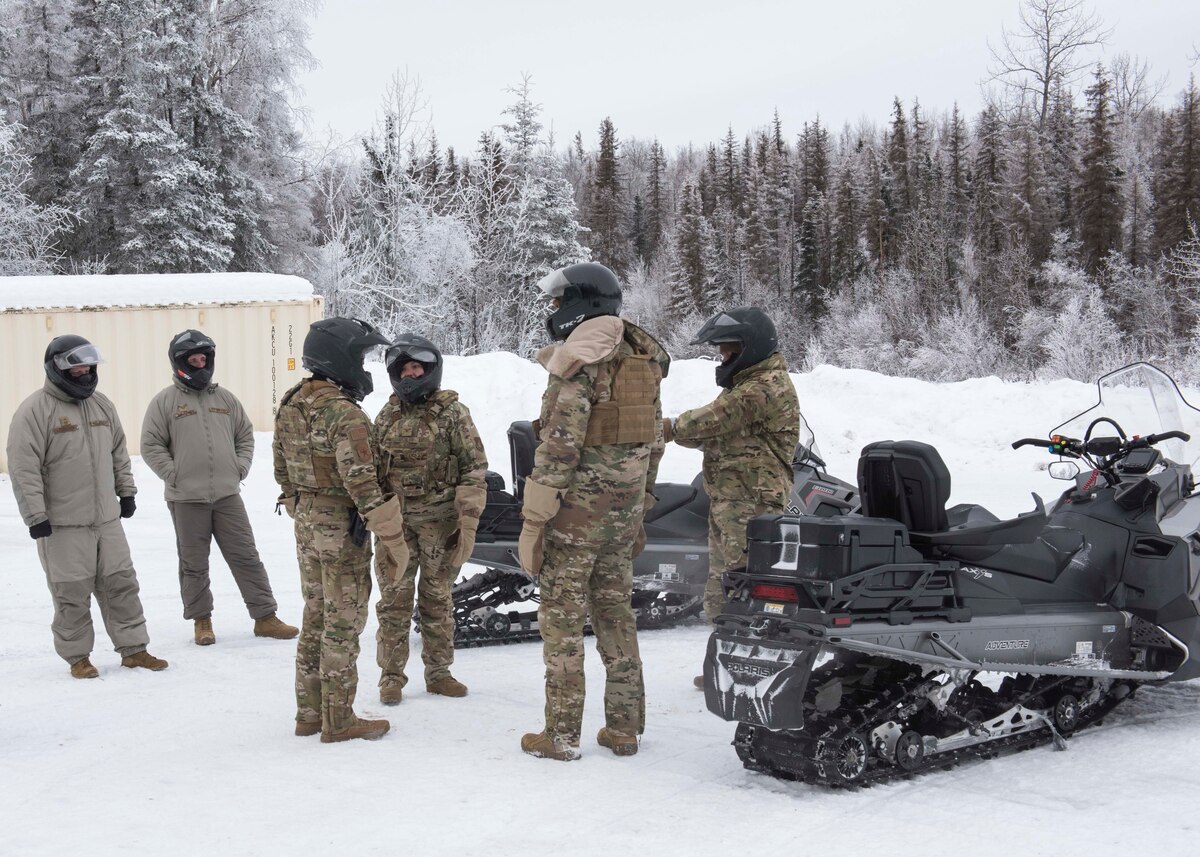 ALPHA × uniform experiment N2B Alpha Industries N-2B Short Waist Parka