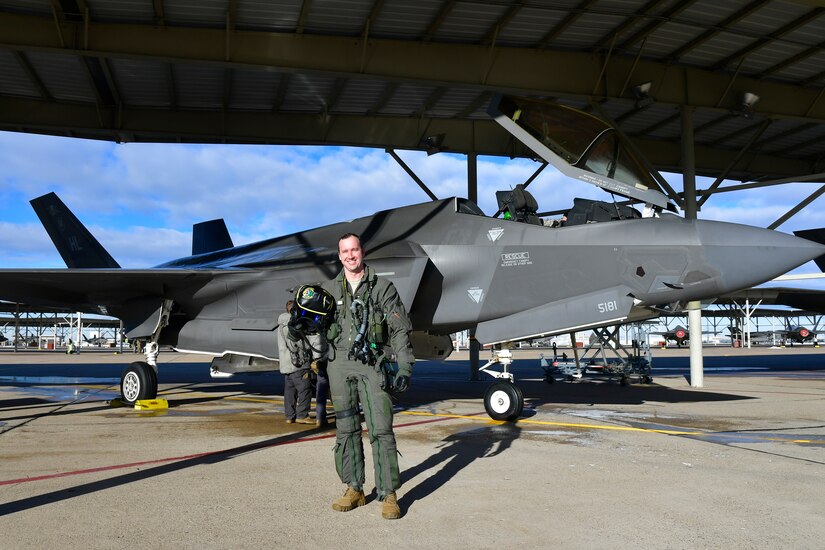 Reserve fighter pilot reaches 1,000 hours in F-35 > Youngstown Air Reserve Station > Article Display - Vimarsana News