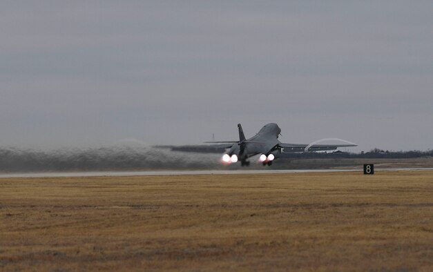 Photo of a B-1 Lancer bomber taking off