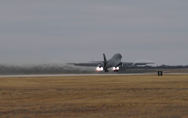 Photo of a B-1 Lancer bomber taking off