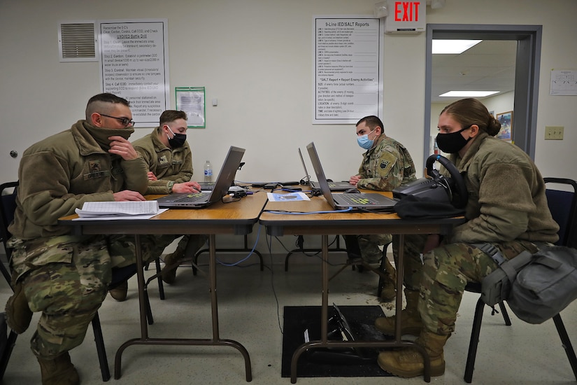 Soldiers hone skills in virtual sandbox