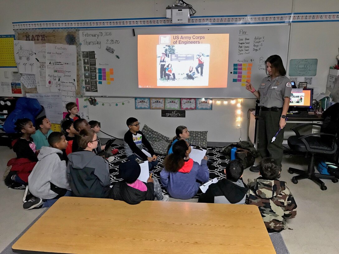 Park Ranger teaches children water safety