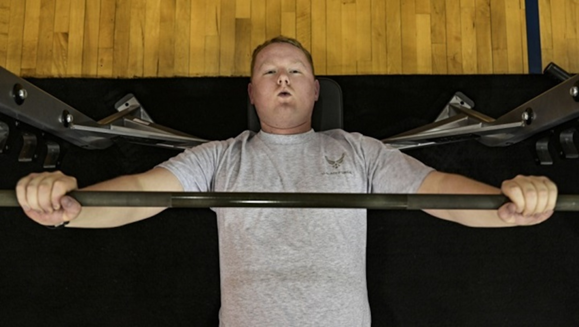 Image of an Airman lifting a barbell.