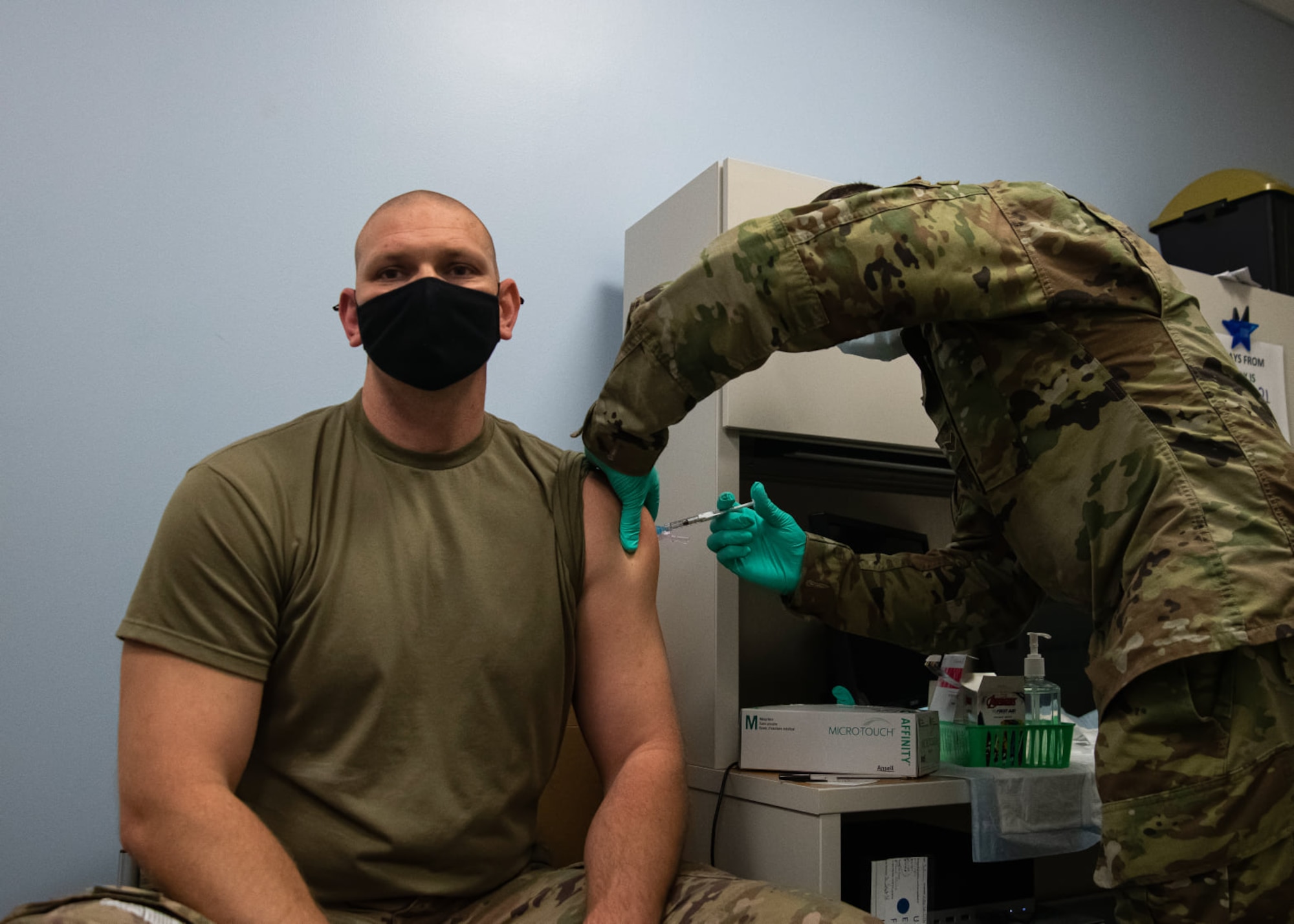 Airman receives vaccine