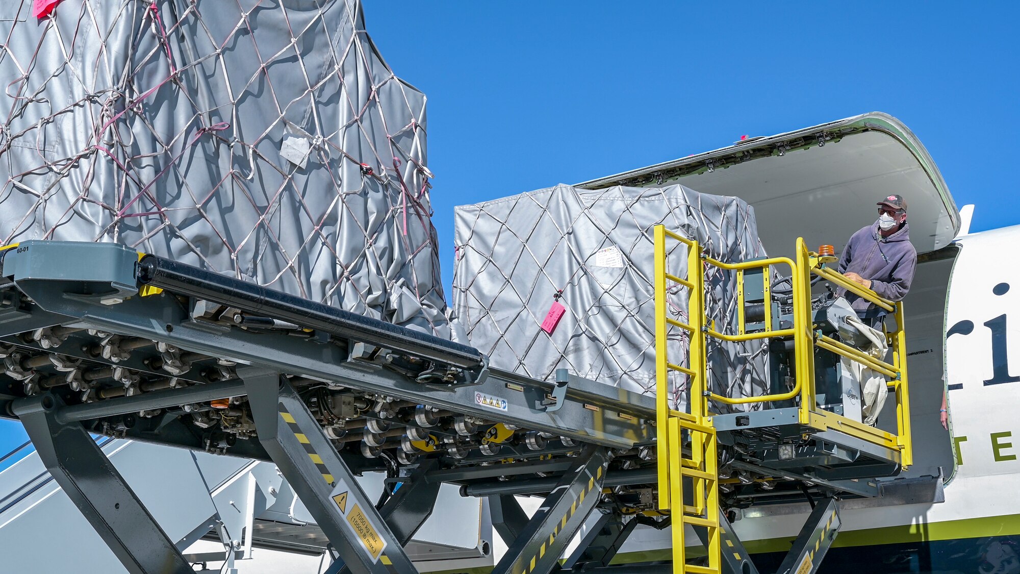 A NASA Armstrong Flight Research Center crewmember offloads supplies from a DC-8 for an Emergency Field Hospital at Air Force Plant 42 in Palmdale, California, Jan. 11. Samaritan’s Purse, charitable organization, has partnered with Lancaster Baptist Church, the city of Lancaster and AV Hospital to provide a 70-bed temporary field hospital to support COVID-19 patients. (Air Force photo by Giancarlo Casem)