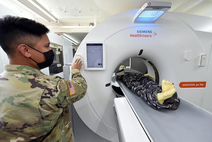 Sgt. 1st Class Elijah Williamson, a test and evaluation officer at the U.S. Army Medical Board, oversees as 68P radiology specialists test the new deployable CT scanner.