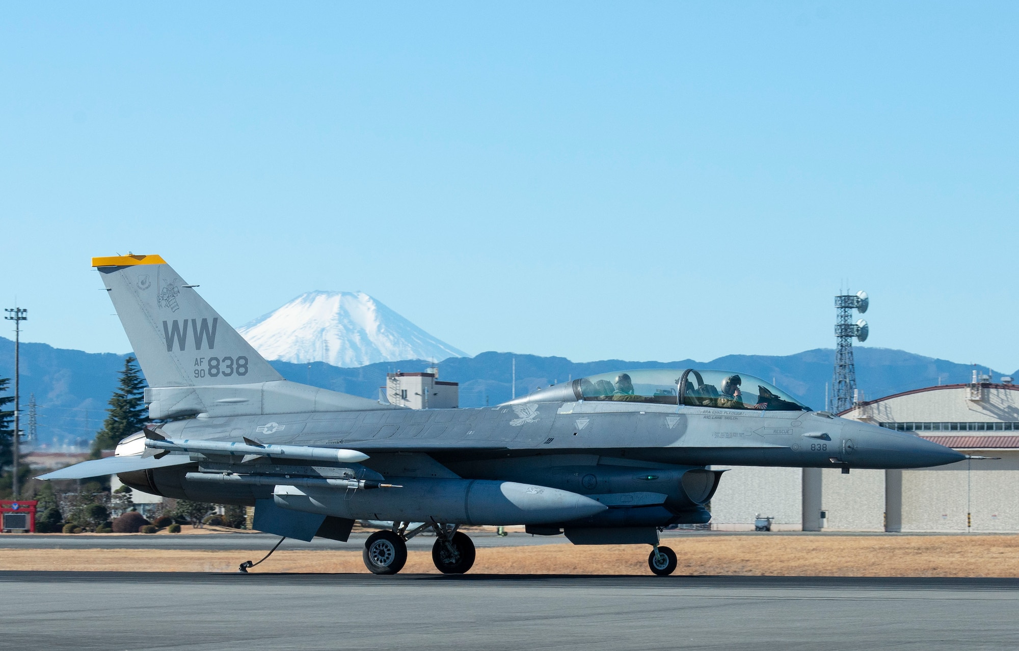 An F-16DJ Fighting Falcon assigned to the 35th Fighter Wing, Misawa Air Base, Japan, approaches a barrier cable during the initial certification test of the newly installed flightline BAK-12 barrier, aircraft arresting system (AAS) at Yokota Air Base,
