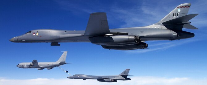 b1-b lancers in flight