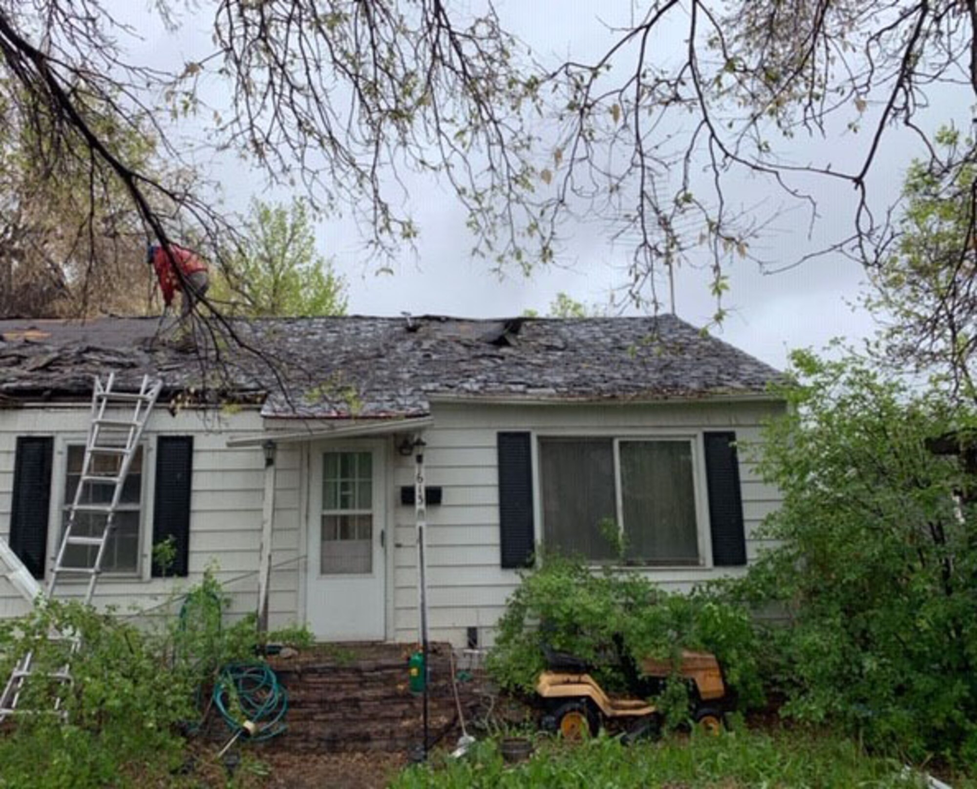David Taylor, a machinist in the Arnold Engineering Development Complex Model and Machine Shop at Arnold Air Force Base, Tenn., helps roof a home for a family in need in Worland, Wyoming. (Courtesy photo)