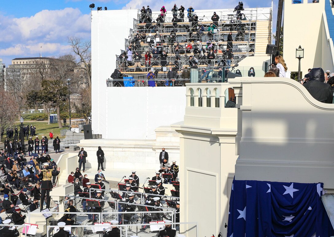 The Marine Band provides accompaniment for Jennifer Lopez during her performance of "This Land Is Your Land" at the 59th Inaugural Ceremony.

(U.S. Marine Corps photo by Master Gunnery Sgt. Amanda Simmons/released)