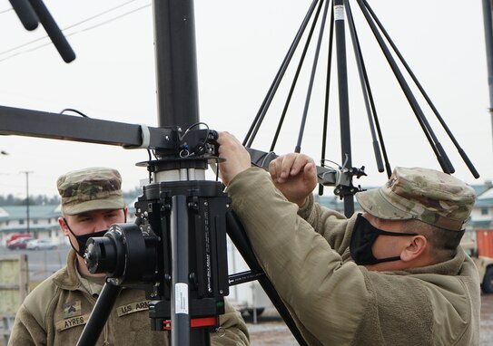 Soldiers from the Pennsylvania National Guard assembe one of the arms of the BlueSky Mast antenna system during training on Jan. 14, 2021, at Fort Indiantown Gap, Pa.