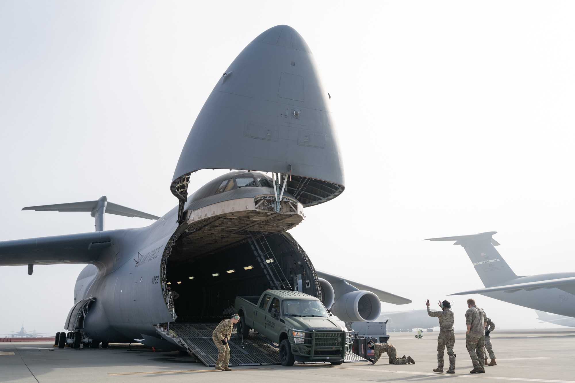 Airmen training on a static C-5