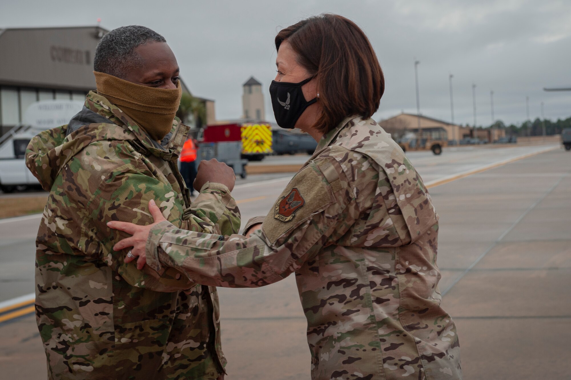 Photo of Chief Bass greeting Chief Edwards