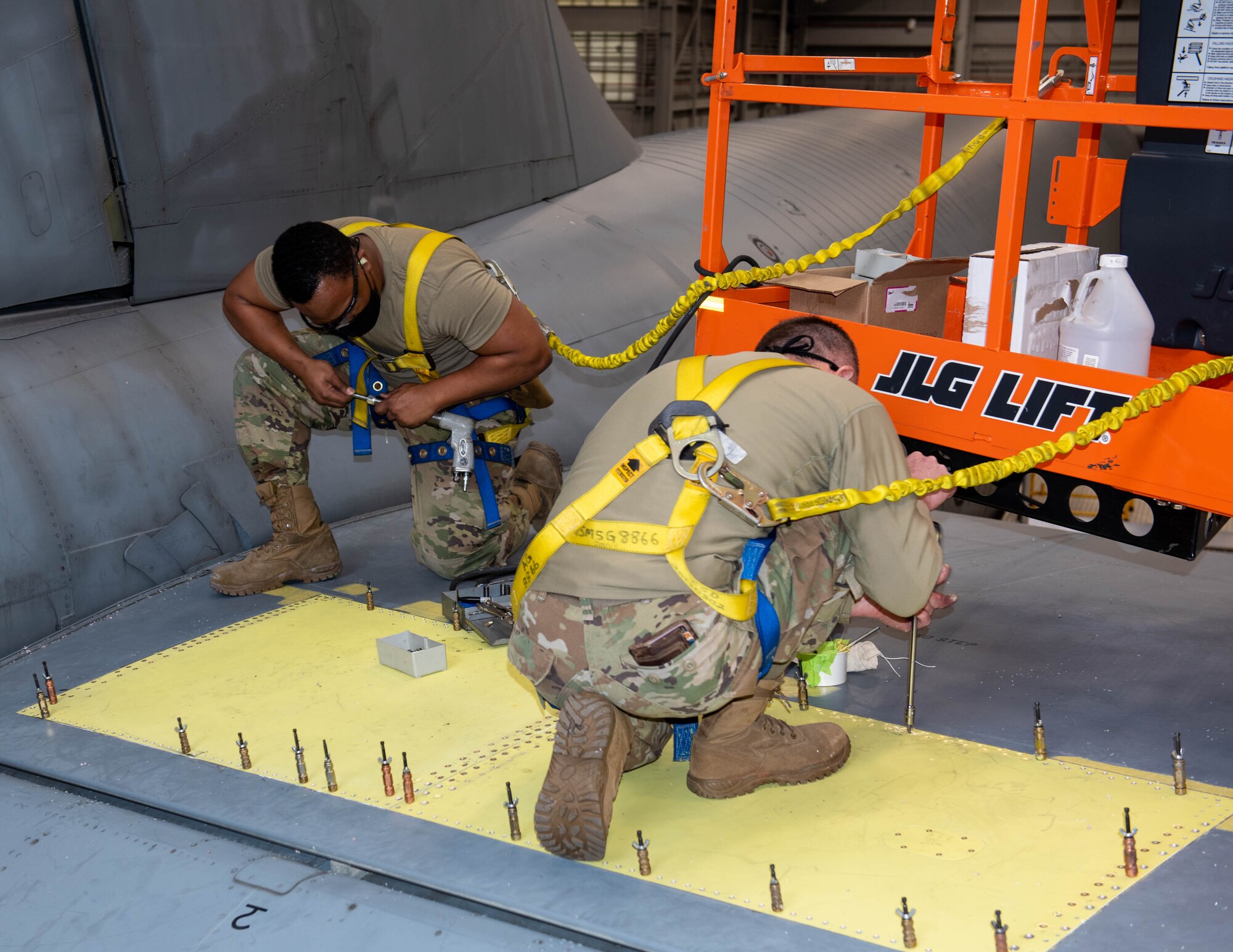 Dover reservists help repair refueler at Niagara