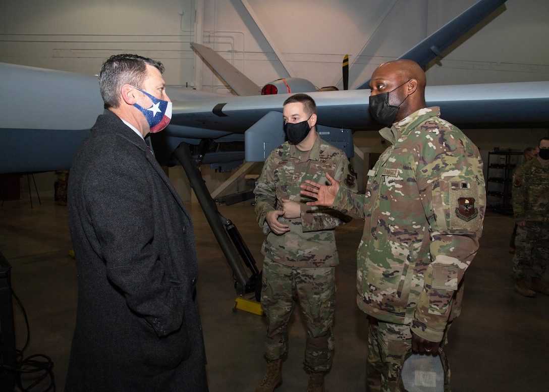 Brig. Gen. Kenyon Bell talks to Rep. Ronny Jackson