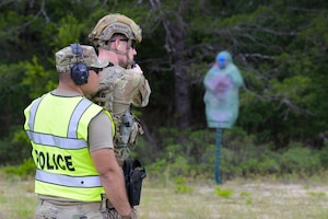 U.S. Air Force Tech. Sgt. Alan Glaze, left, noncommissioned officer in charge of combat arms, and Senior Airman Jake Seger, a security forces defender, both with the 116th Security Forces Squadron, Georgia Air National Guard, conduct ‘shoot, move, communicate’ drills during a live-fire training exercise at Eglin Air Force Base, Florida, May 18, 2021.