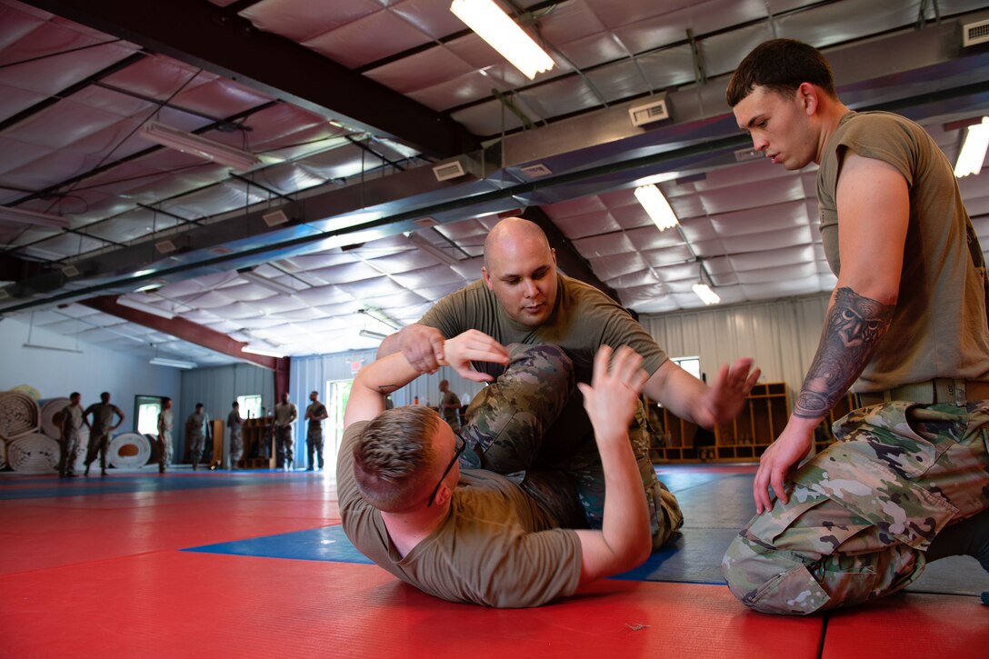 514th SFS combatives training