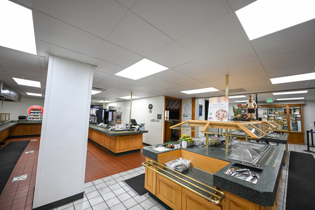 Ceiling to floor view of an empty salad bar.