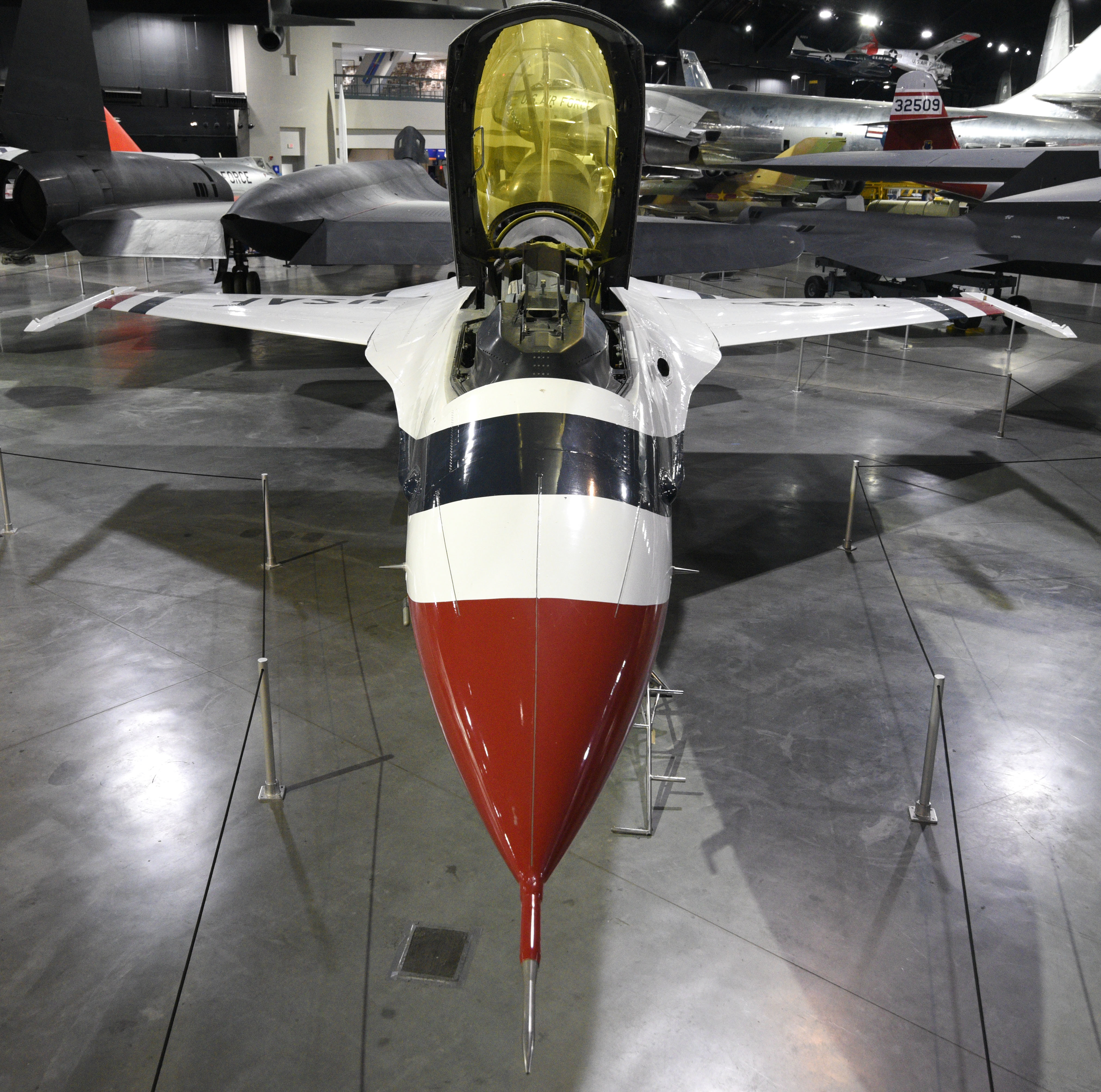 US. AIR   ジェネラル　ダイナミックスF-16A General Dynamics F-16A Fighting Falcon