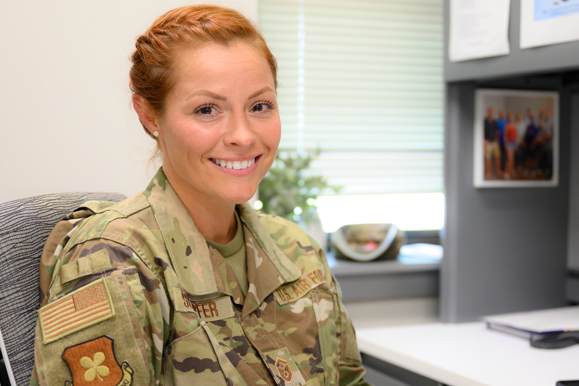 Photo of smiling Airman.