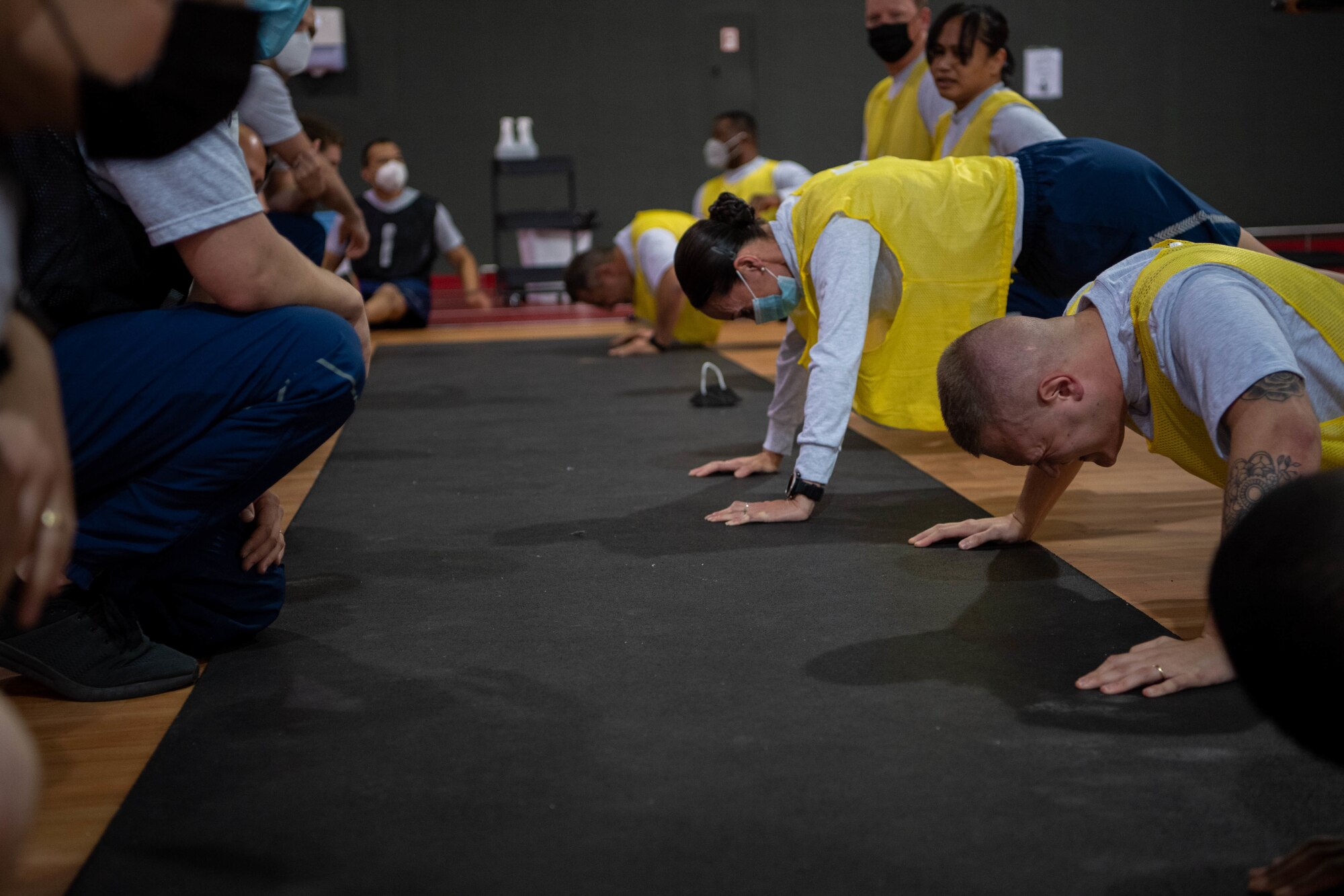 Airmen so sit-ups.