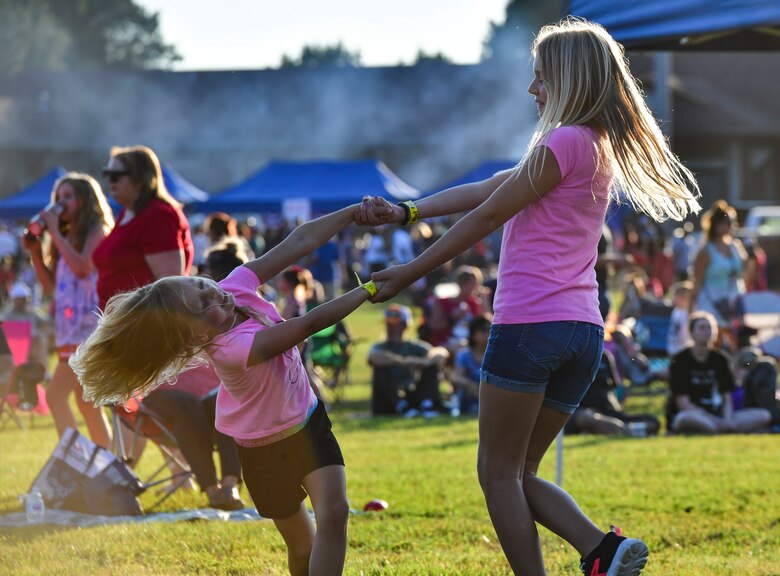 Families enjoy live music from Adam Doleac