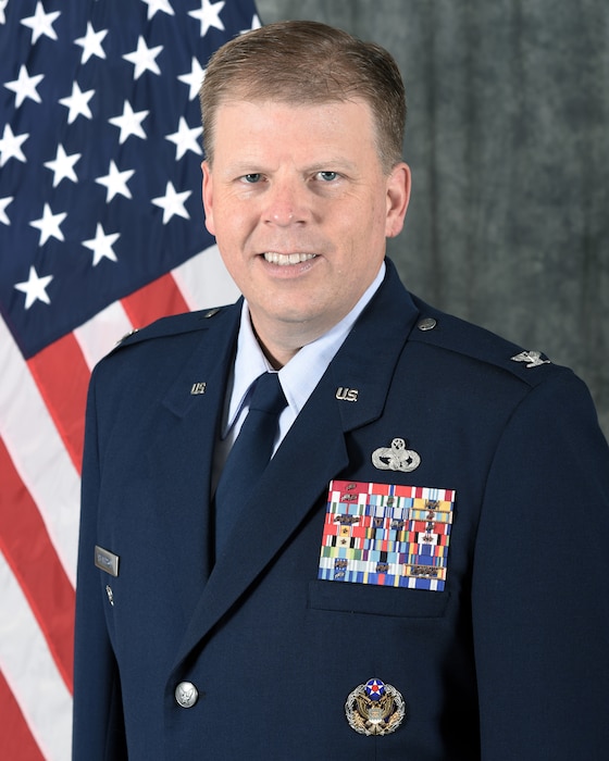 Official photo of Col. Kirk W. Peterson