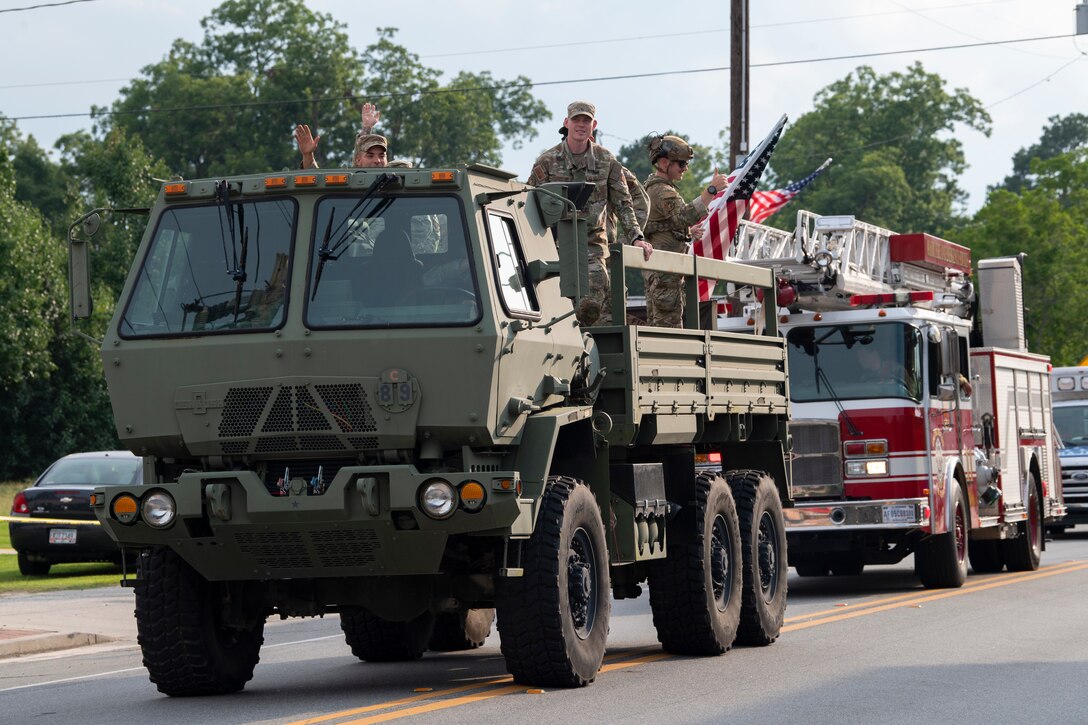 Photo of Airmen in parade