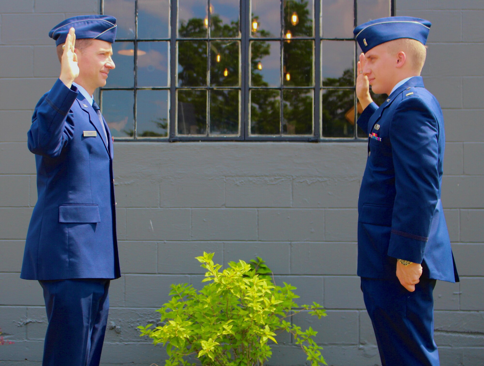 Lt. Col. Michael Knauf, left, administers the oath of office to newly-promoted 1st Lt. Ryan Blount during a promotion ceremony May 25, 2021, in Manchester, Tenn. (Courtesy photo)
